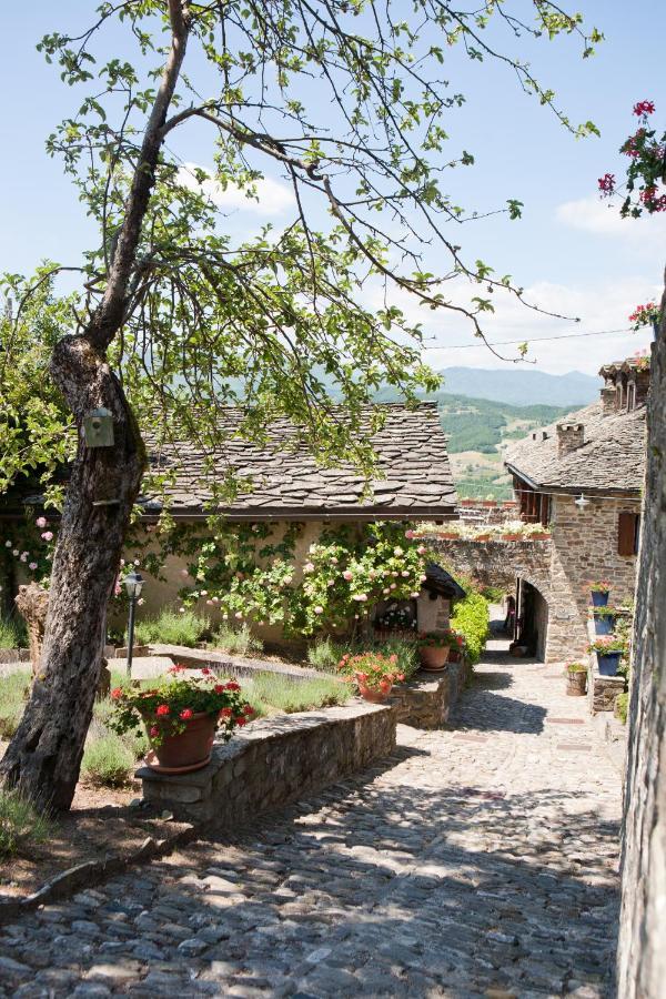 בית הארחה Albareto  	Borgo Casale מראה חיצוני תמונה